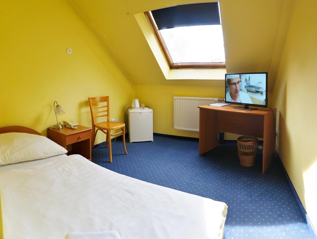 Corvin Hotel Győr Buitenkant foto