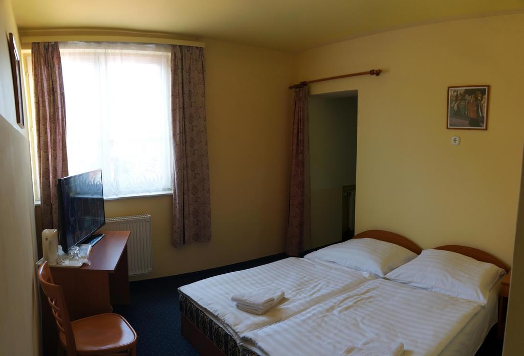 Corvin Hotel Győr Kamer foto