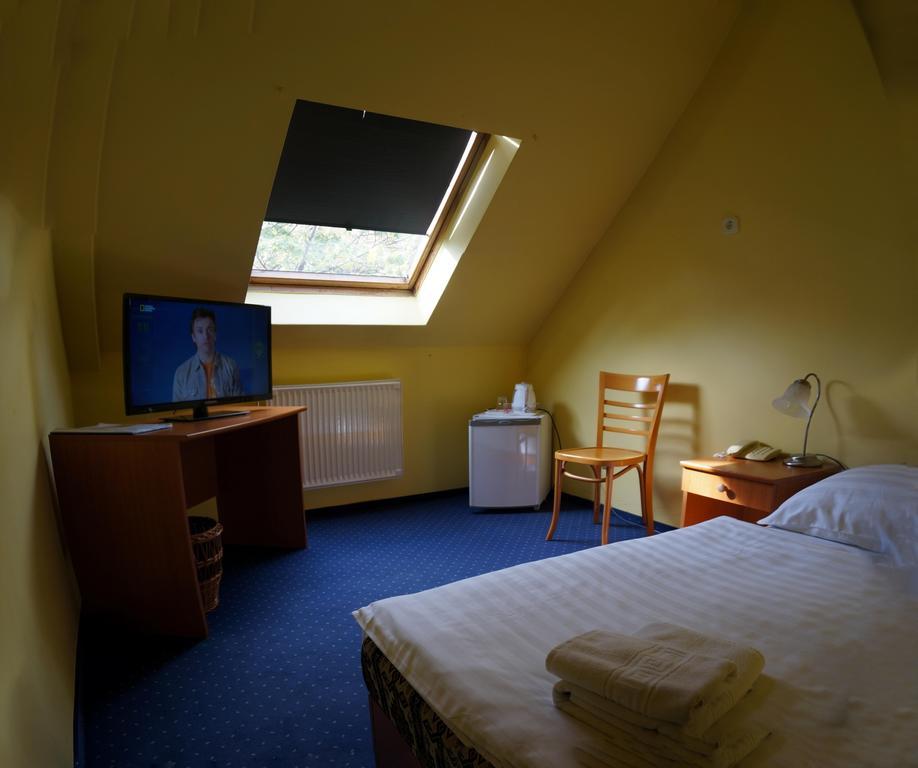 Corvin Hotel Győr Kamer foto