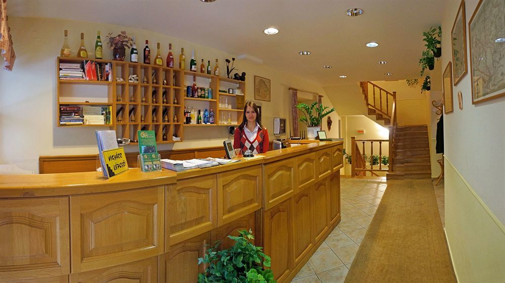 Corvin Hotel Győr Buitenkant foto