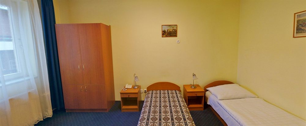 Corvin Hotel Győr Buitenkant foto