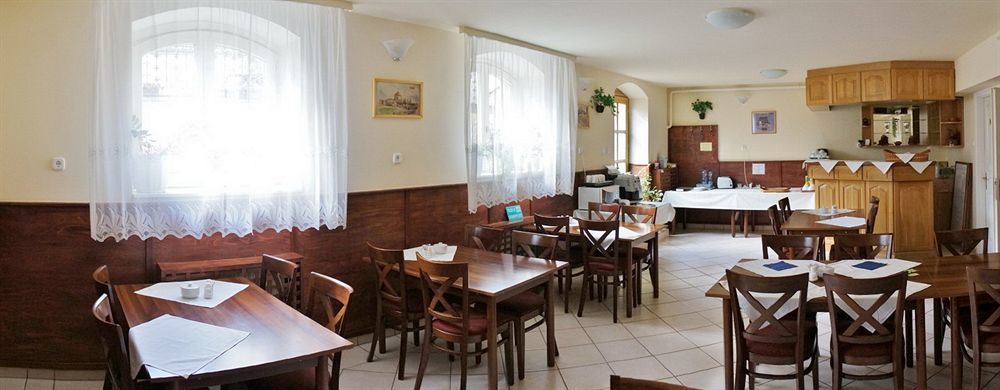 Corvin Hotel Győr Buitenkant foto