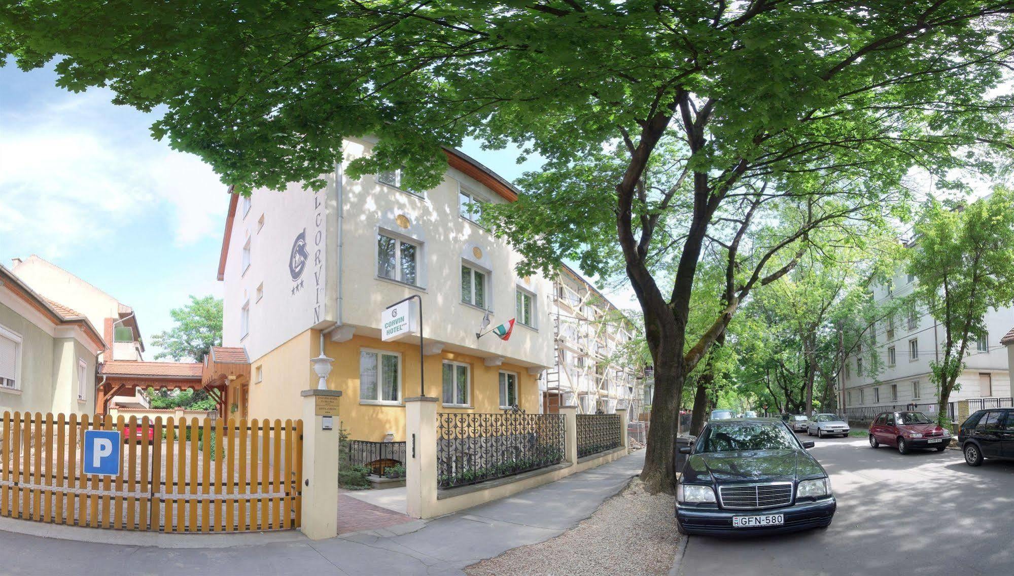 Corvin Hotel Győr Buitenkant foto