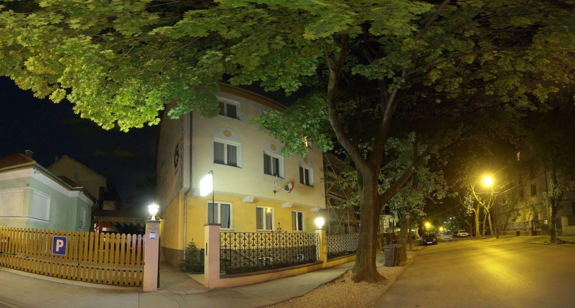 Corvin Hotel Győr Buitenkant foto