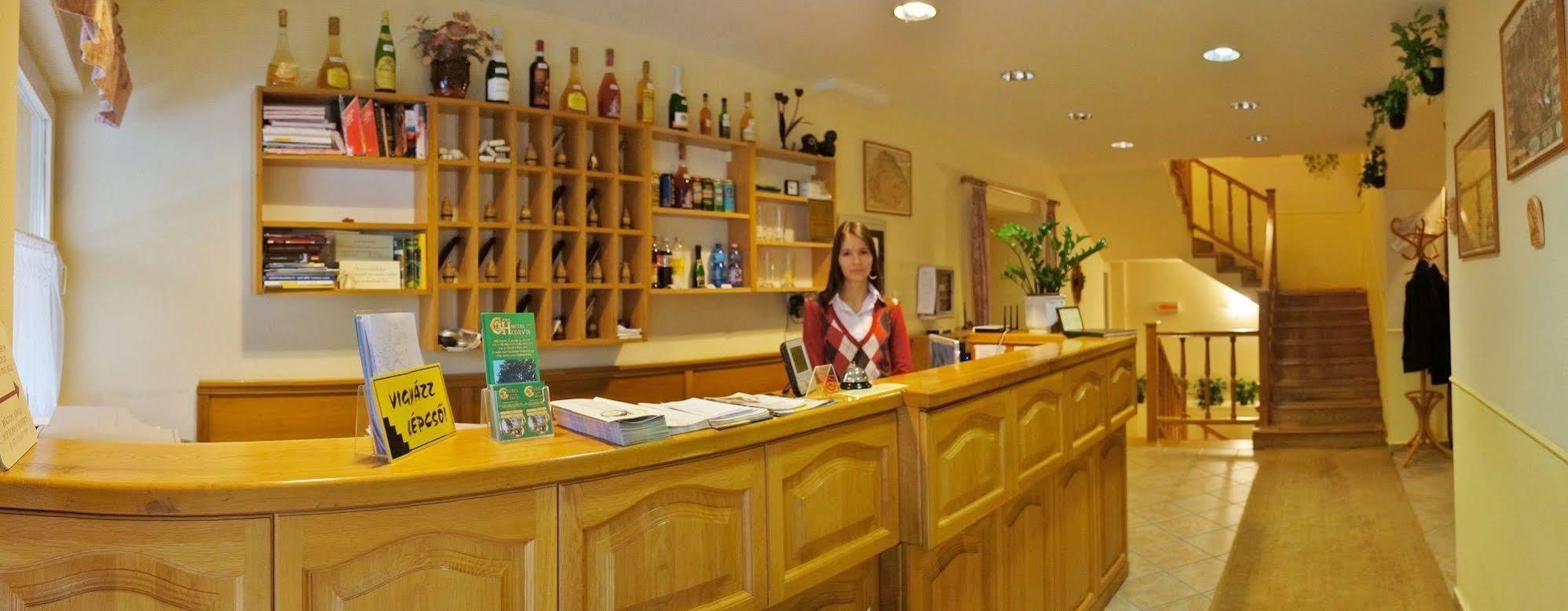 Corvin Hotel Győr Buitenkant foto