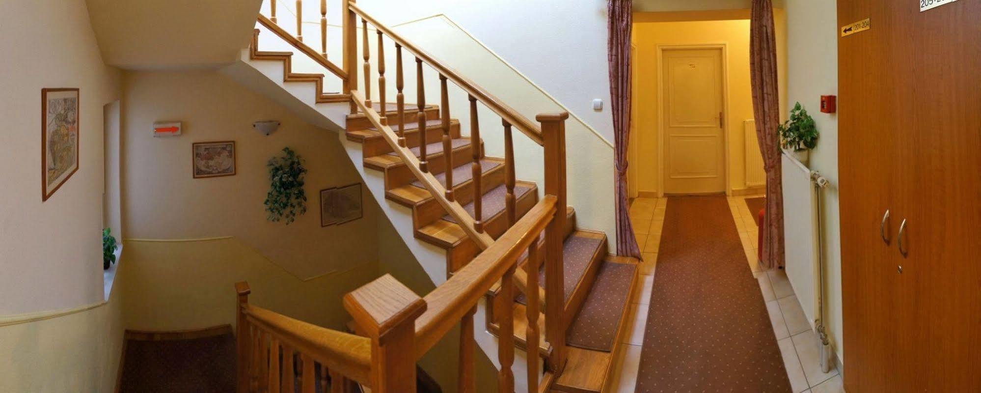 Corvin Hotel Győr Buitenkant foto
