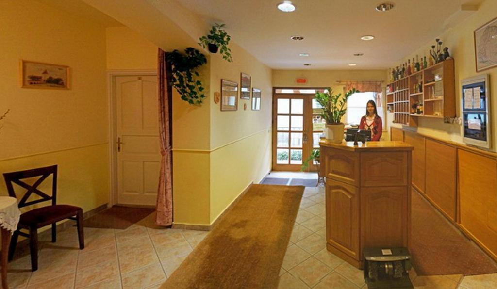 Corvin Hotel Győr Buitenkant foto