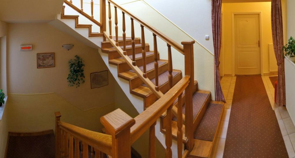 Corvin Hotel Győr Buitenkant foto